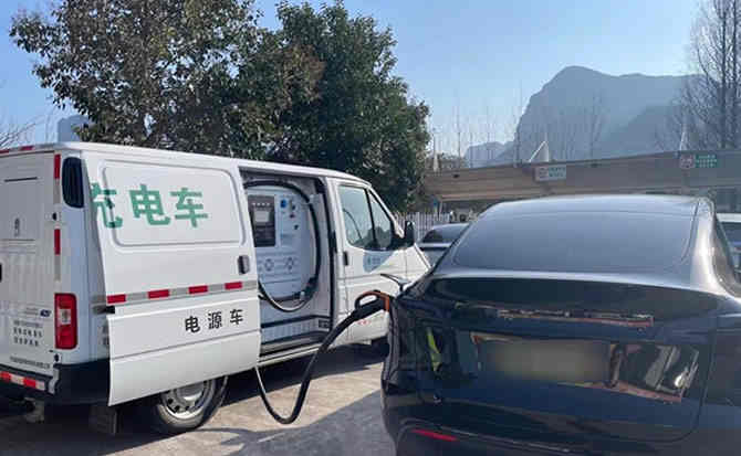 白银汽车搭电